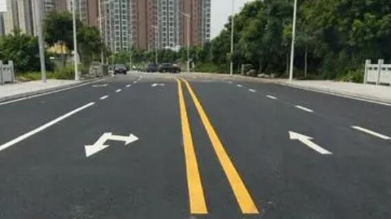 道路交通標線寬度的具體尺寸是多少厘米？